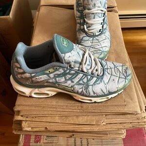 Nike Men’s Sneakers